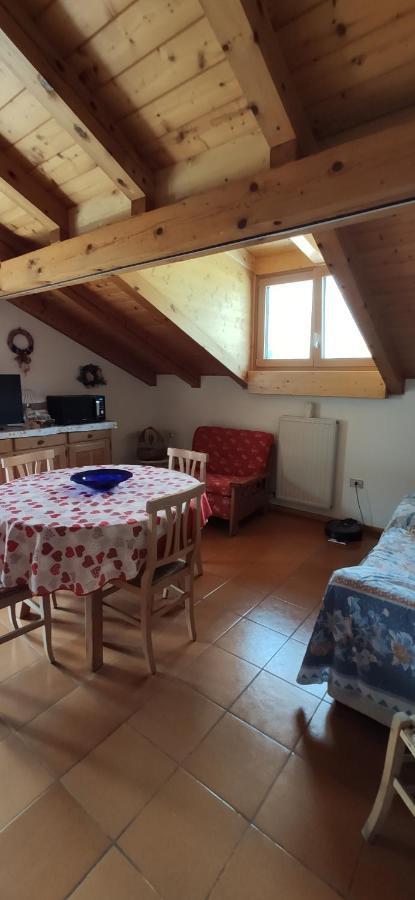 Ferienwohnung Mansarda A Carciato, Trilocale In Montagna Dimaro Exterior foto