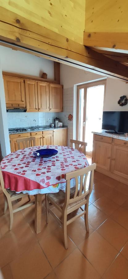 Ferienwohnung Mansarda A Carciato, Trilocale In Montagna Dimaro Exterior foto