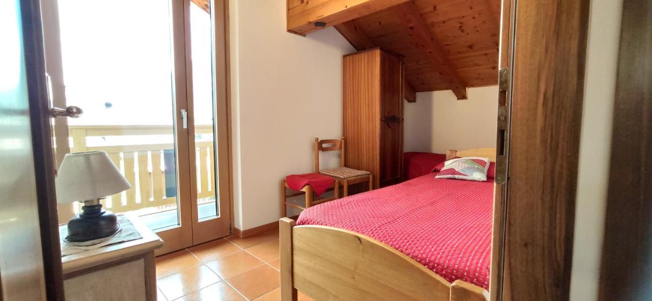 Ferienwohnung Mansarda A Carciato, Trilocale In Montagna Dimaro Exterior foto