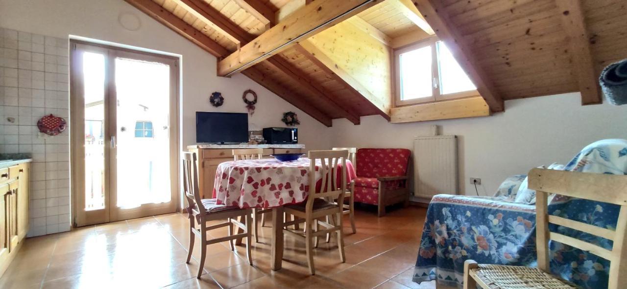 Ferienwohnung Mansarda A Carciato, Trilocale In Montagna Dimaro Exterior foto