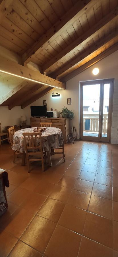 Ferienwohnung Mansarda A Carciato, Trilocale In Montagna Dimaro Exterior foto