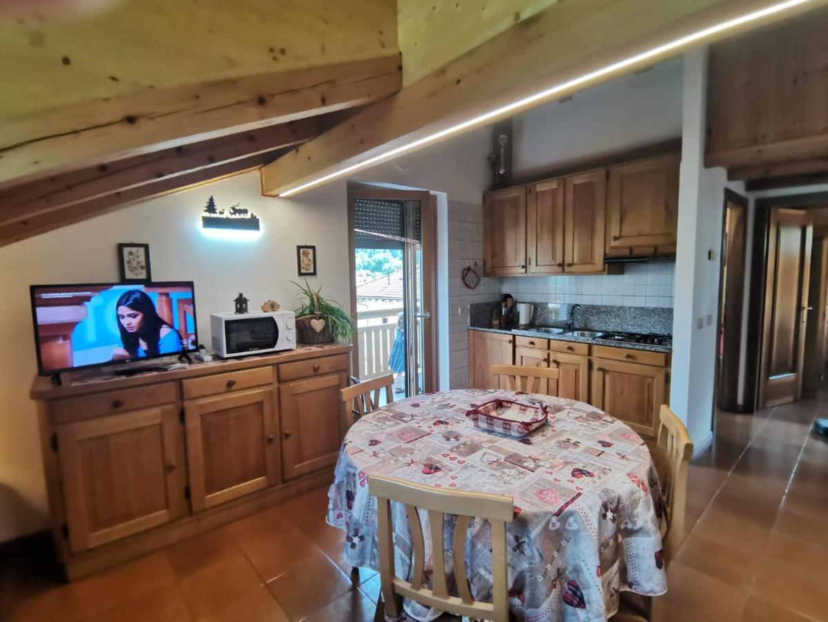 Ferienwohnung Mansarda A Carciato, Trilocale In Montagna Dimaro Exterior foto