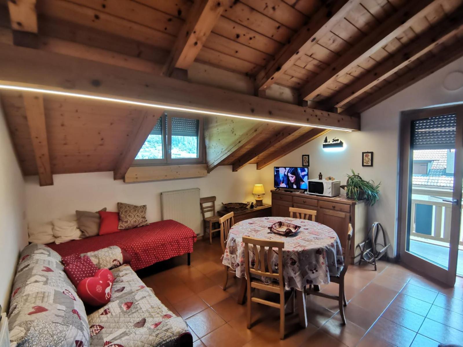 Ferienwohnung Mansarda A Carciato, Trilocale In Montagna Dimaro Exterior foto