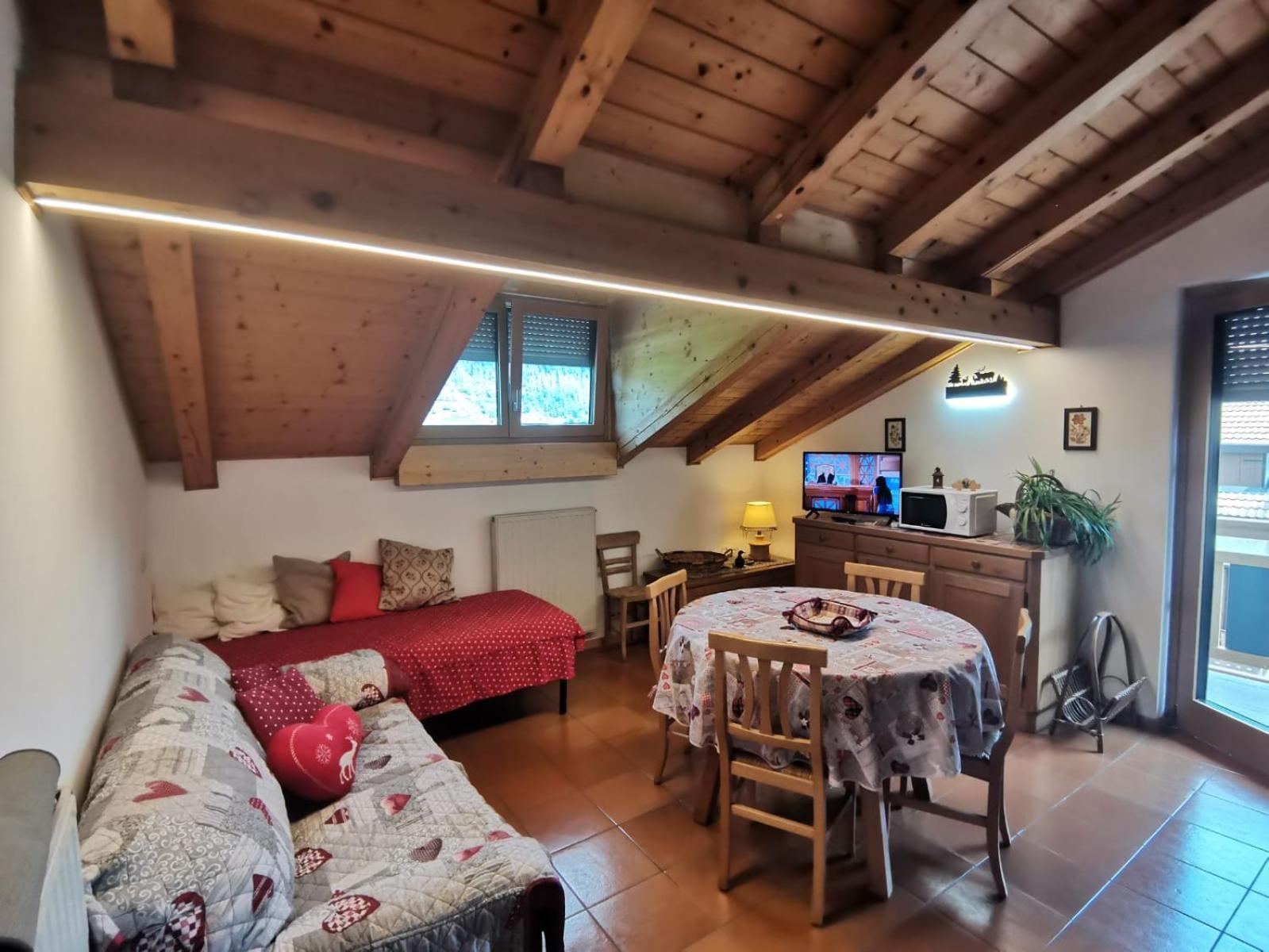 Ferienwohnung Mansarda A Carciato, Trilocale In Montagna Dimaro Exterior foto