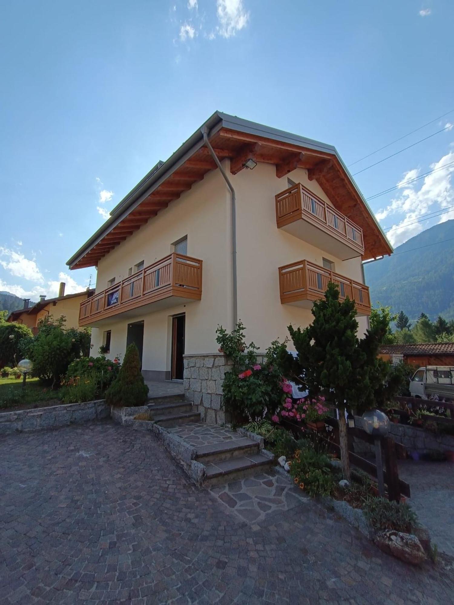 Ferienwohnung Mansarda A Carciato, Trilocale In Montagna Dimaro Exterior foto