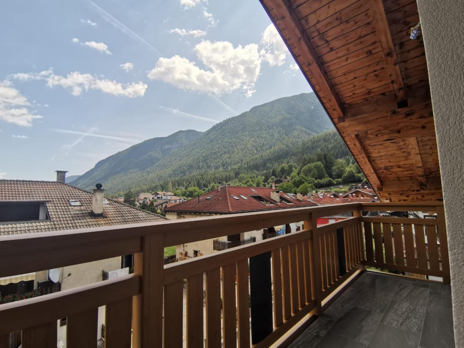 Ferienwohnung Mansarda A Carciato, Trilocale In Montagna Dimaro Exterior foto